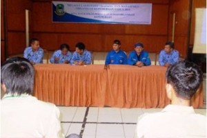 Pelatihan kepemimpinan dan managerial.